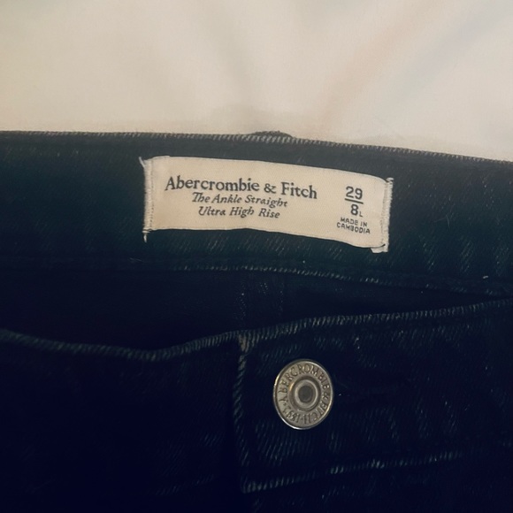 Abercrombie & Fitch Curve Love Ultra High Rise Ankle Straight Jean - Picture 3 of 3